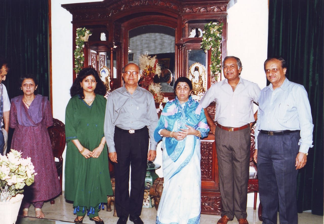 Sakhashree Neetaji with Lata Mangeshkar.